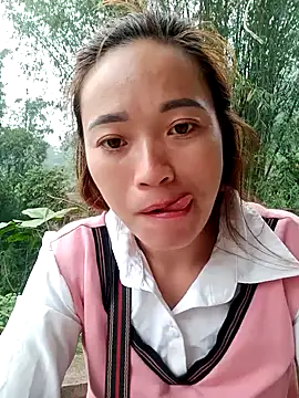 little-effy online show from April 5, 2026, 1:56 am