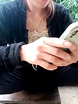 little-effy online show from July 15, 2026, 10:44 am