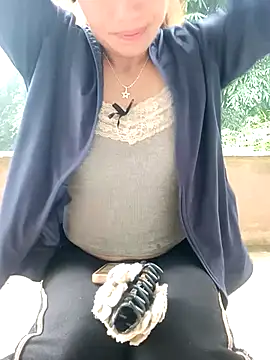 little-effy online show from June 21, 2026, 6:52 am