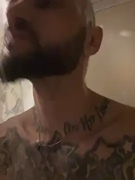 kingNQueen1211 online show from April 23, 2026, 9:27 am