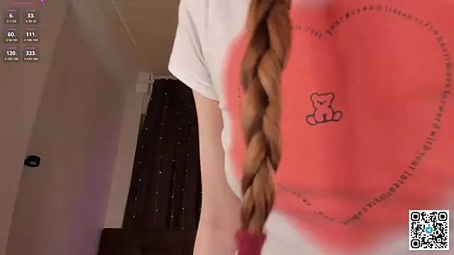 Snapshot of EmmaPratt chatting on March 1, 2026, 12:32 am EmmaPratt online show from March 1, 2026, 12:32 am