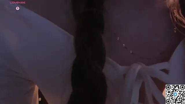 Snapshot of EmmaPratt chatting on February 9, 2026, 1:03 am EmmaPratt online show from February 9, 2026, 1:03 am