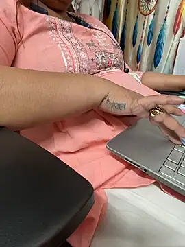 butterflyslay online show from March 13, 2026, 4:39 am