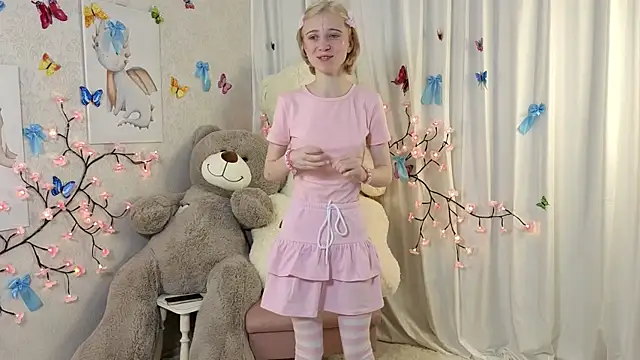 Snapshot of ViollaBloom chatting on December 23, 2025, 2:55 am ViollaBloom online show from December 23, 2025, 2:55 am