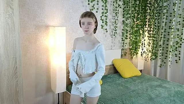 Snapshot of ViollaBloom chatting on December 14, 2025, 1:56 am ViollaBloom online show from December 14, 2025, 1:56 am