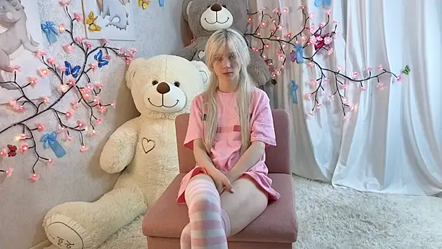 Snapshot of ViollaBloom chatting on January 13, 2026, 1:31 am ViollaBloom online show from January 13, 2026, 1:31 am