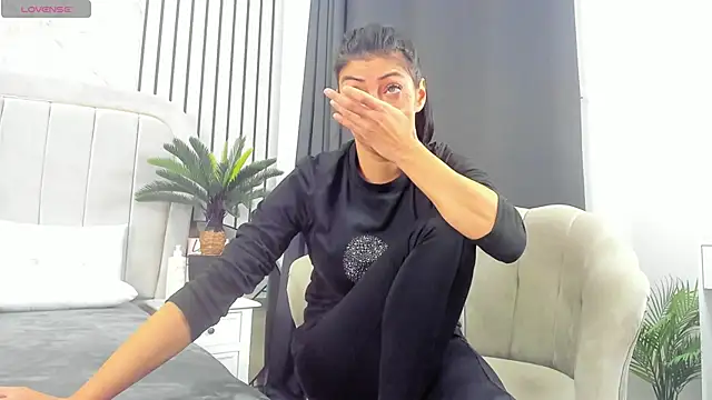 DaryaRee online show from December 23, 2025, 4:56 am