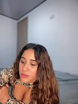 cherryluv   online show from January 14, 2026, 2:31 pm