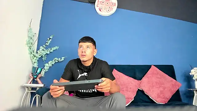 Snapshot of MagnusKnight_ chatting on February 20, 2026, 1:35 pm MagnusKnight online show from February 20, 2026, 1:35 pm