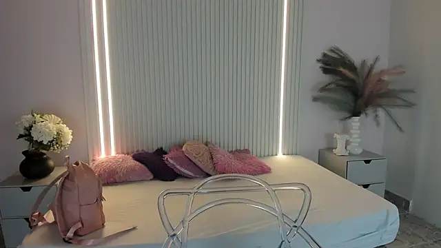 VivianOwen9 online show from February 27, 2026, 12:05 pm