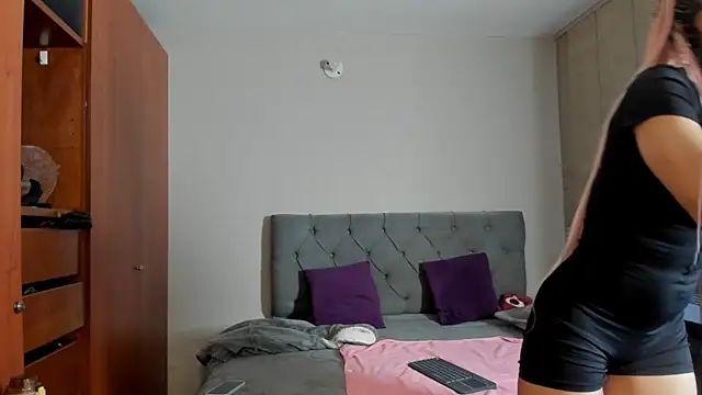 nilastorm online show from January 15, 2026, 10:57 pm