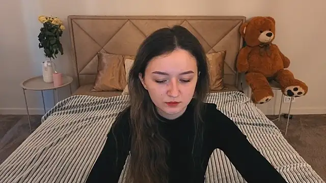 CyrenaLuxe online show from March 24, 2026, 8:14 am