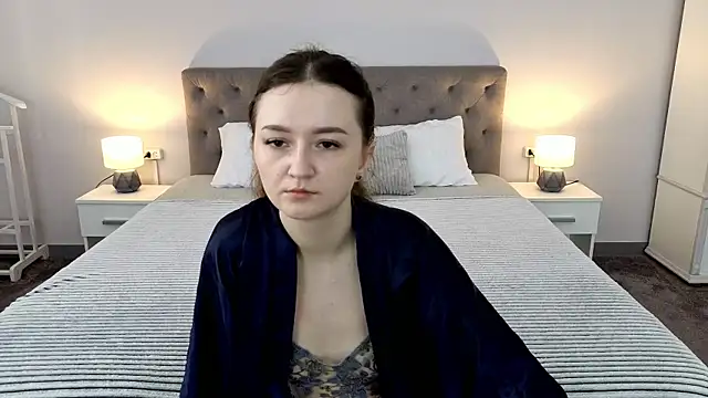 Snapshot of CyrenaLuxe chatting on May 5, 2026, 5:32 am CyrenaLuxe online show from May 5, 2026, 5:32 am