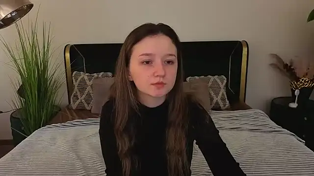 CyrenaLuxe online show from March 21, 2026, 6:47 am