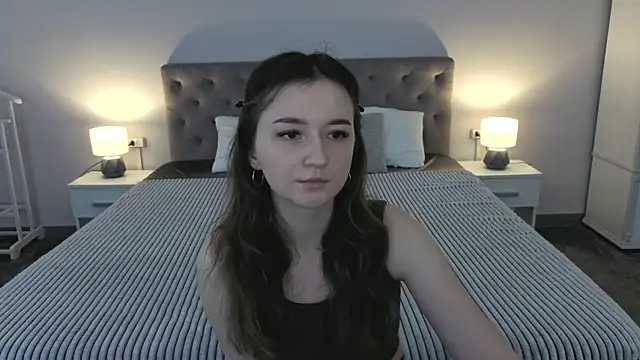 Snapshot of CyrenaLuxe chatting on April 24, 2026, 6:04 am CyrenaLuxe online show from April 24, 2026, 6:04 am