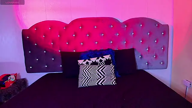 scarlett venom  online show from March 9, 2026, 7:28 pm