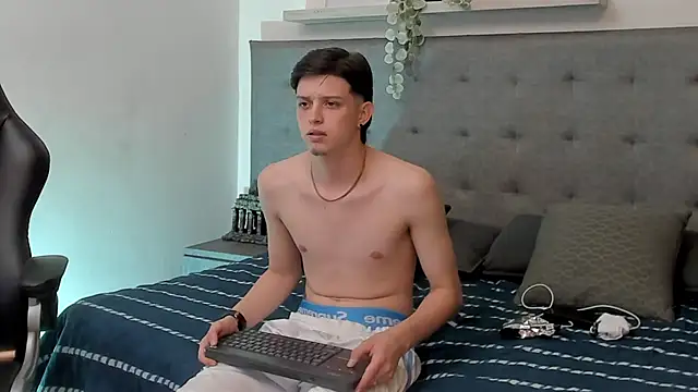 Snapshot of sebastamayo_ chatting on February 3, 2026, 7:57 am sebastamayo online show from February 3, 2026, 7:57 am