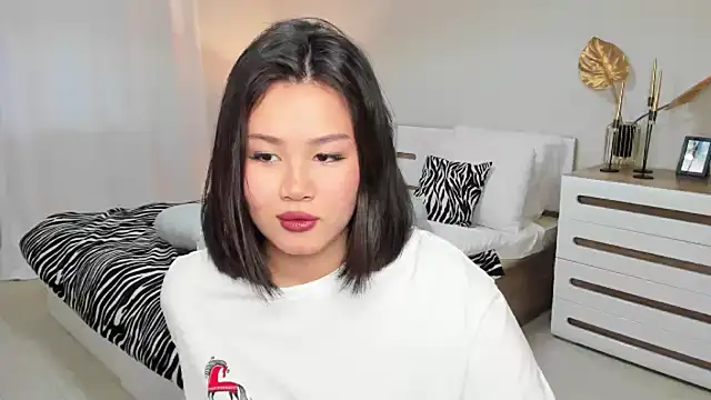 Snapshot of Brunette_Charm chatting on February 19, 2026, 10:56 am Brunette Charm online show from February 19, 2026, 10:56 am