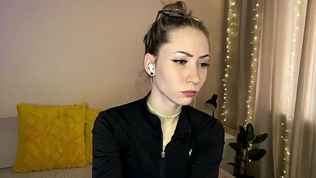 Snapshot of sun_under_skyy chatting on February 22, 2026, 2:03 am sun under skyy online show from February 22, 2026, 2:03 am