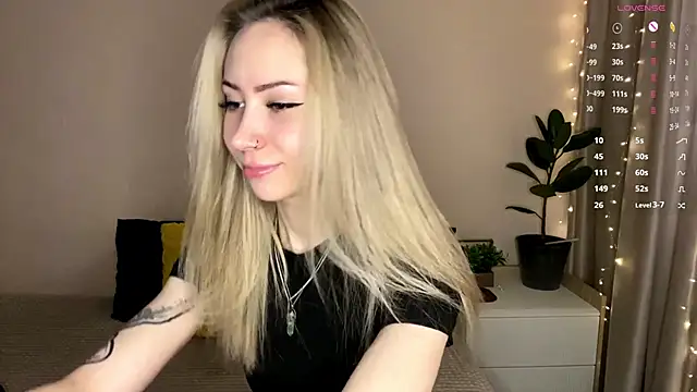 Snapshot of sun_under_skyy chatting on February 18, 2026, 2:09 am sun under skyy online show from February 18, 2026, 2:09 am