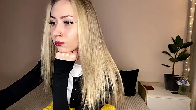 Snapshot of sun_under_skyy chatting on February 19, 2026, 1:57 am sun under skyy online show from February 19, 2026, 1:57 am