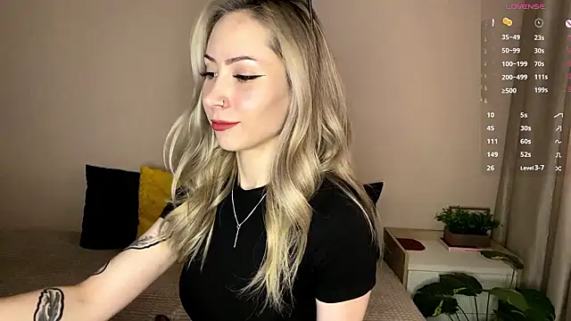 Snapshot of sun_under_skyy chatting on February 10, 2026, 8:35 am sun under skyy online show from February 10, 2026, 8:35 am