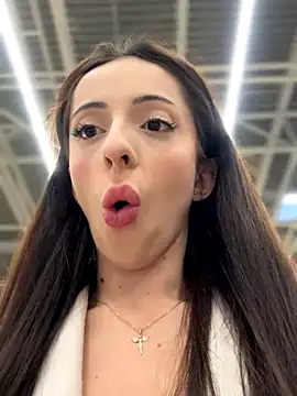 YeaLina online show from December 14, 2025, 10:32 am