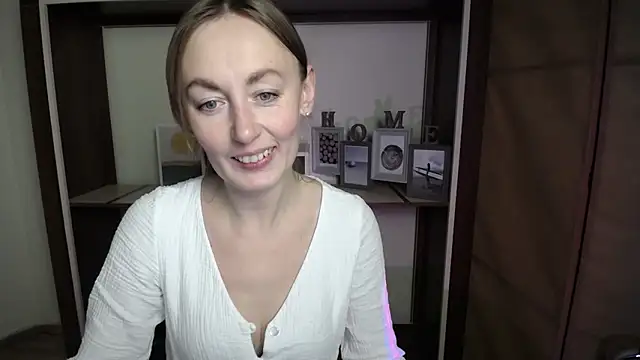 LiaSeass  online show from February 9, 2026, 3:32 pm