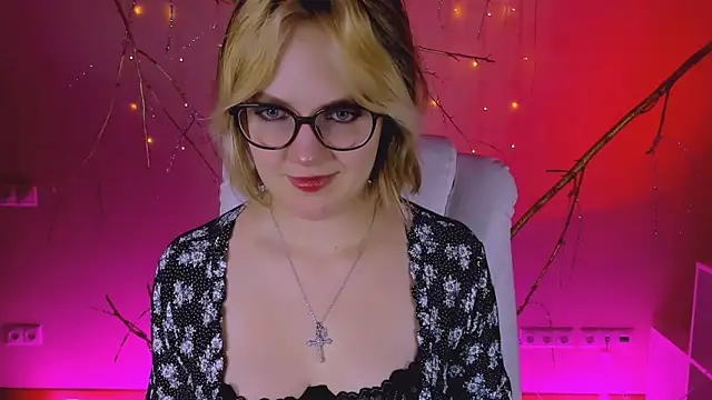 Snapshot of madeline_doll chatting on February 17, 2026, 8:55 am madeline doll online show from February 17, 2026, 8:55 am