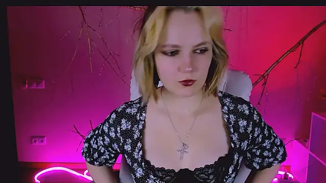 Snapshot of madeline_doll chatting on February 11, 2026, 5:07 am madeline doll online show from February 11, 2026, 5:07 am