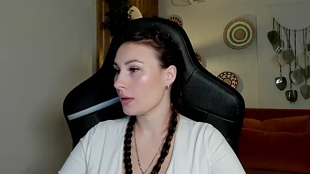 Snapshot of NoraFoxes chatting on January 17, 2026, 5:33 am NoraFoxes online show from January 17, 2026, 5:33 am