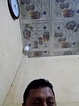 Snapshot of SHARIF12123 chatting on December 17, 2025, 12:43 pm SHARIF12123 online show from December 17, 2025, 12:43 pm