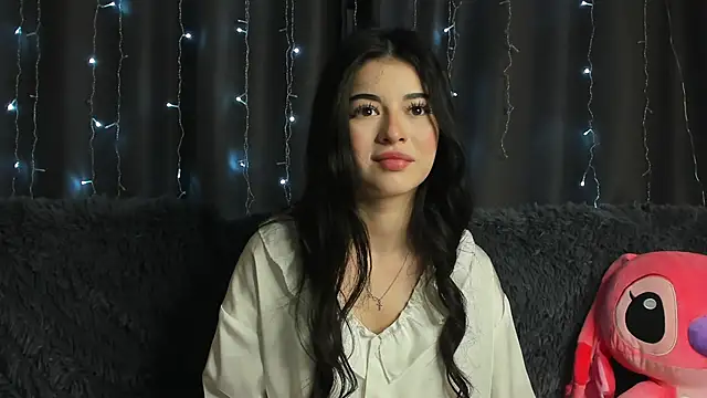 Snapshot of LisaColee chatting on June 21, 2026, 6:03 pm LisaColee online show from June 21, 2026, 6:03 pm