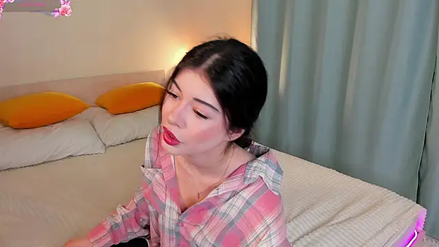 LisaColee online show from May 22, 2026, 8:40 pm
