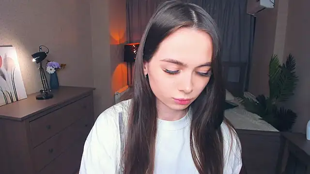 YvonneRobes online show from February 7, 2026, 7:22 pm