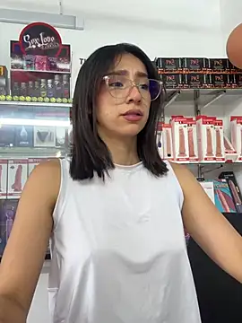 lunaluxury22 online show from March 2, 2026, 1:07 pm