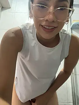 lunaluxury22 online show from March 26, 2026, 3:10 pm