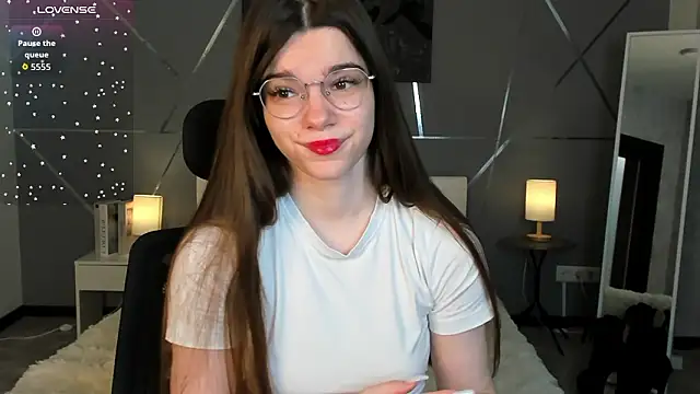 Snapshot of miss__evelyne chatting on February 8, 2026, 1:14 am miss evelyne online show from February 8, 2026, 1:14 am