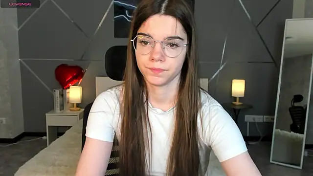 Snapshot of miss__evelyne chatting on February 10, 2026, 1:04 am miss evelyne online show from February 10, 2026, 1:04 am