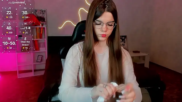 Snapshot of miss__evelyne chatting on February 19, 2026, 1:24 am miss evelyne online show from February 19, 2026, 1:24 am