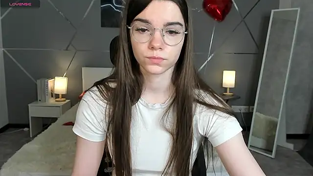 Snapshot of miss__evelyne chatting on February 24, 2026, 1:17 am miss evelyne online show from February 24, 2026, 1:17 am