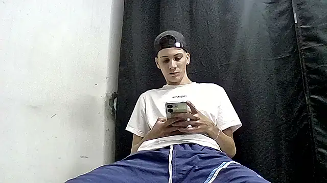 sam hotttt  online show from January 9, 2026, 6:42 am