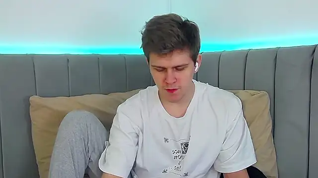 Snapshot of NickJohnas chatting on January 17, 2026, 3:32 am NickJohnas online show from January 17, 2026, 3:32 am