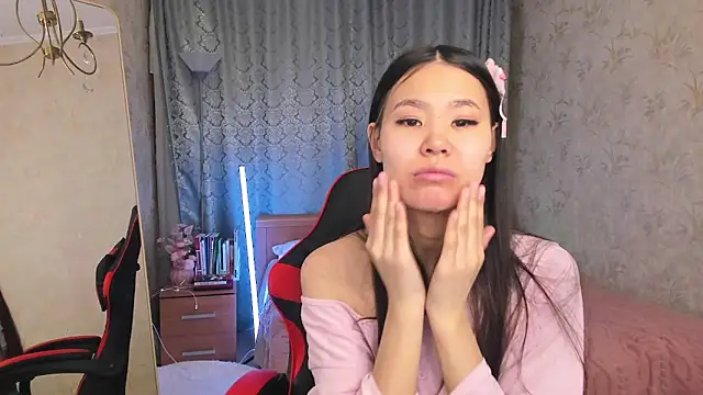 amiya cute online show from March 18, 2026, 3:57 pm