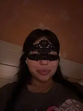 Snapshot of SilkyMira chatting on March 21, 2026, 8:35 pm SilkyMira online show from March 21, 2026, 8:35 pm