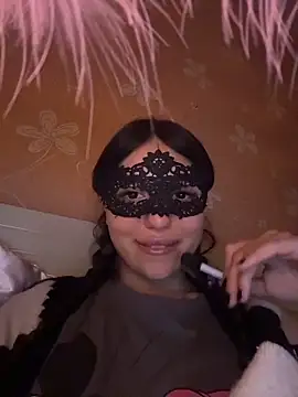 Snapshot of SilkyMira chatting on March 18, 2026, 7:37 pm SilkyMira online show from March 18, 2026, 7:37 pm