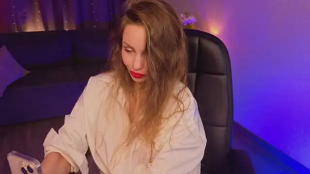 Vivien Star online show from December 16, 2025, 5:44 am