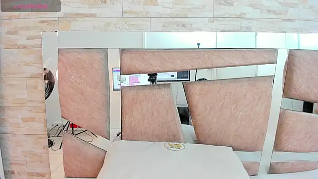 chloe cortez online show from December 22, 2025, 10:15 am