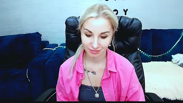 Hanna--Sweet online show from December 15, 2025, 4:02 pm