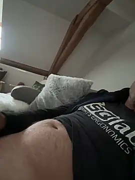 Manu1983el01 online show from April 10, 2026, 12:12 pm